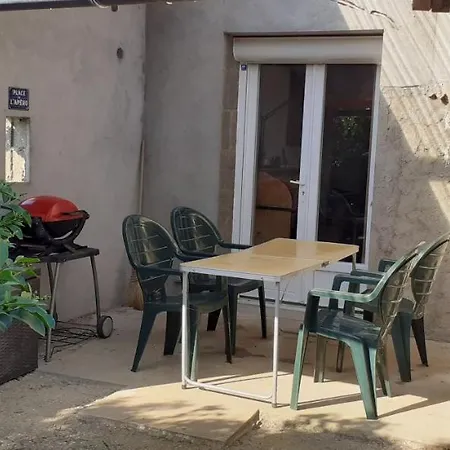 Penzion Le Doux Refuge Berceen Au Calme De Sa Campagne Pres Circuit Mans Sud, Grand Lit Avec Berceau Et Possibilite Lit Pliant En Rajout Marigne-Laille